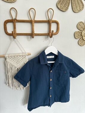Zara - boys size 5y - textured button up shirt